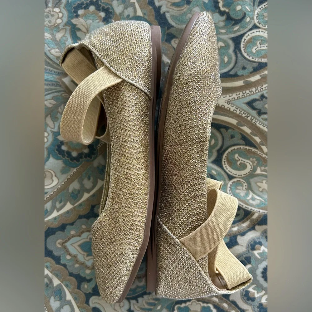 Kenneth Cole Reaction Champagne Metallic Ballet Flat with Ankle Strap - SZ 3